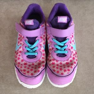 Nike shoes girls 3Y EUC
